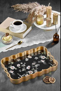 LEİLA LUNA SİYAH ZEMİN ÇİÇEKLİ ALTIN TEPSİ 40x28cm