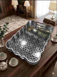 LEİLA LUNA HANEDAN DESENLİ GÜMÜŞ TEPSİ 40x28cm