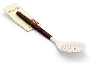 SHARI AHŞAP SAPLI SİLİKON KEVGİR