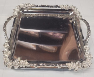 ÖZEL HOME GÜMÜŞ ÇERÇEVELİ AYAKLI GÜMÜŞ TEPSİ